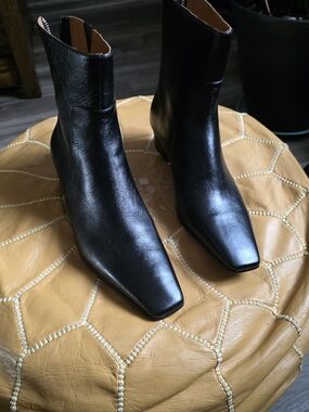 Madewell Lexi Ankle Boots In True Black - One Foot Is Size 8 And The Other 8.5